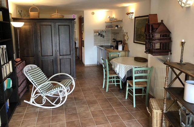 Apartment house on the edge of the medieval Castagneto Carducci studio Felice
