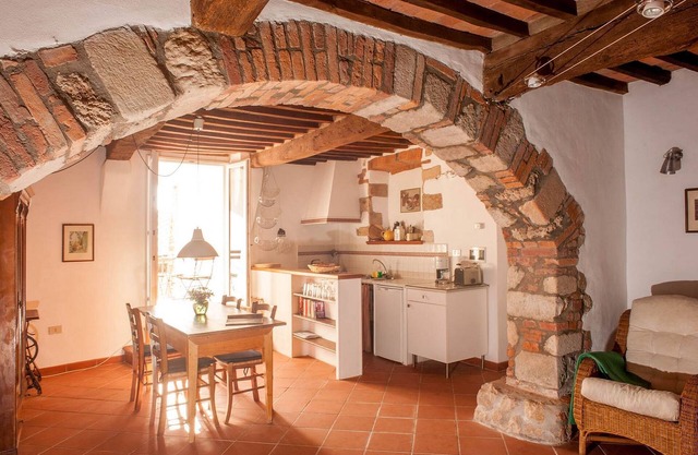 Apartment 'Il Castello Gavorrano' with Lake View, Shared Garden and Wi-Fi