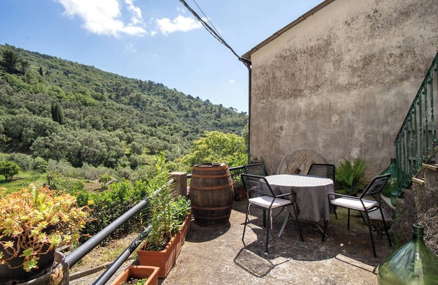 Apartment 'Il Frantoio' with Sea View, Shared Garden and Wi-Fi