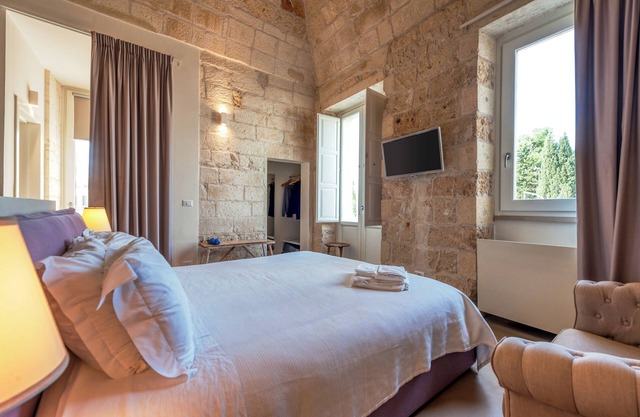 Apartment In A Hotel 'Lu Leccio - City View 5' with Shared Terrace, Wi-Fi and Air Conditioning