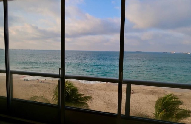 APARTMENT IN FRONT OF THE BEACH