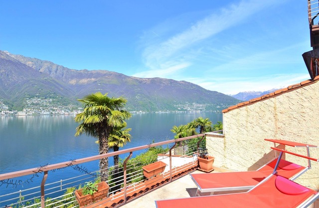 Apartment in Italy with Lake and Mountain Views