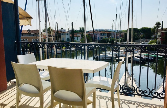 Apartment in lake city of Grimaud harbor with beautiful view