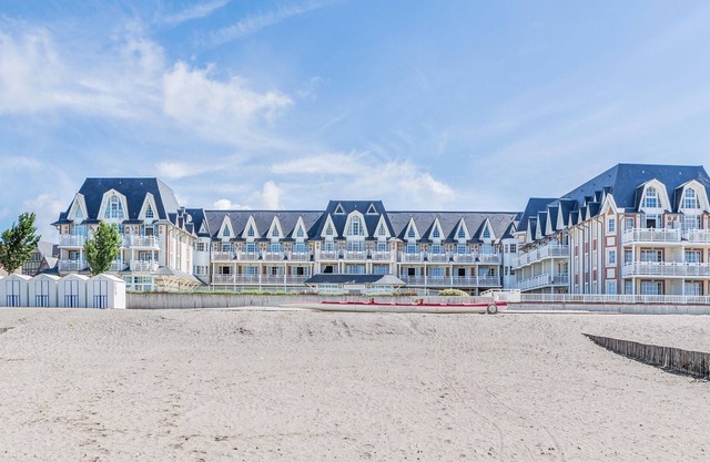 Apartment in Le Crotoy with sea views