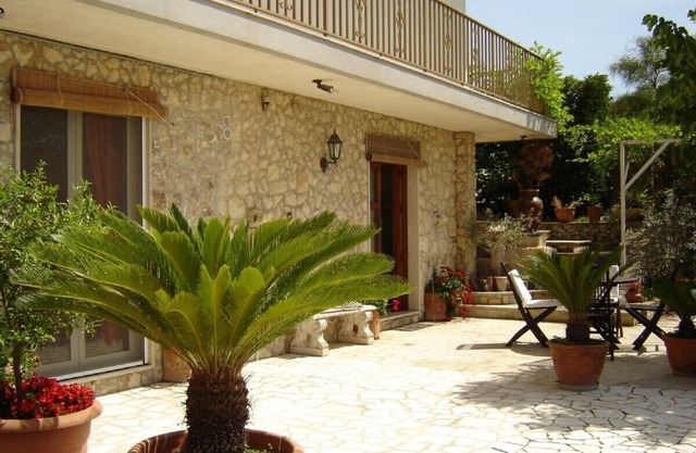 Apartment in private cottage with garden and privat Pool