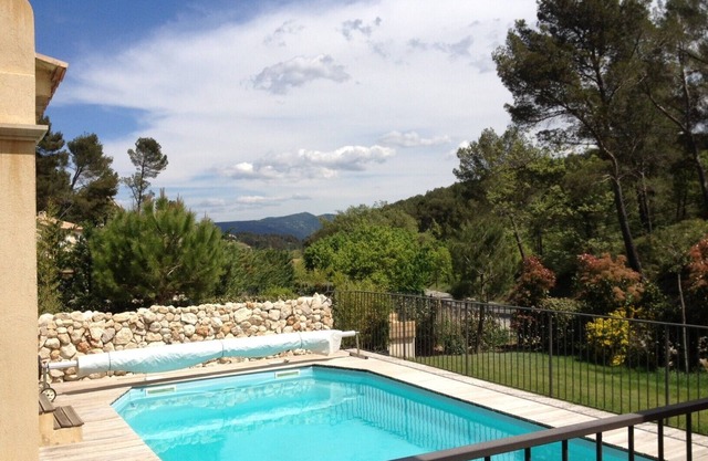 Apartment in Provence with garden and swimming pool