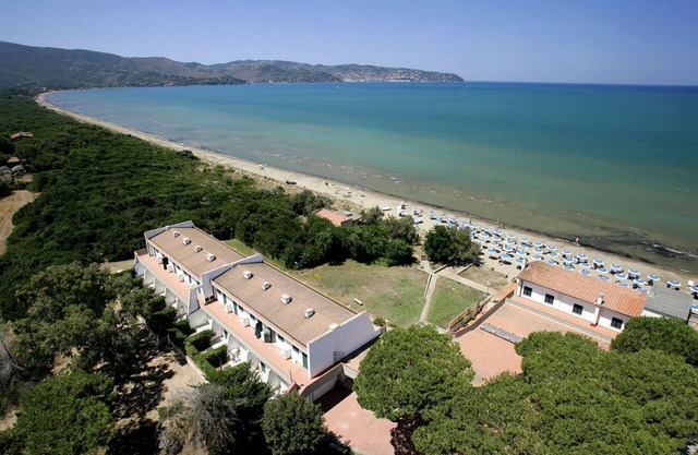 Apartment in Residence on the Beach for 5 People in Tuscany, Maremma