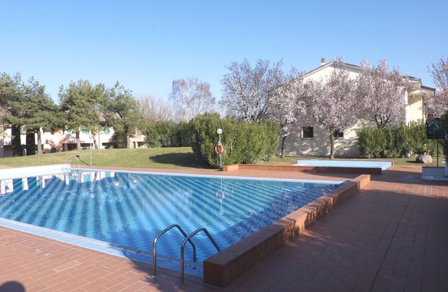 Apartment in residence with private garden and swimming pool for adults and children and tennis