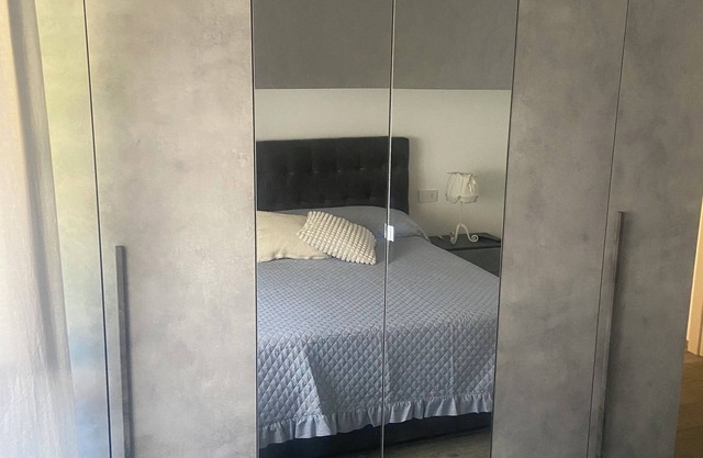 Apartment in villa 1 minute walk from M1 metro, with pets allowed