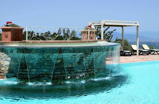 Apartment in villa with pool, hot tub, sauna, WIFI, TV, patio, pets allowed, panoramic view, parking
