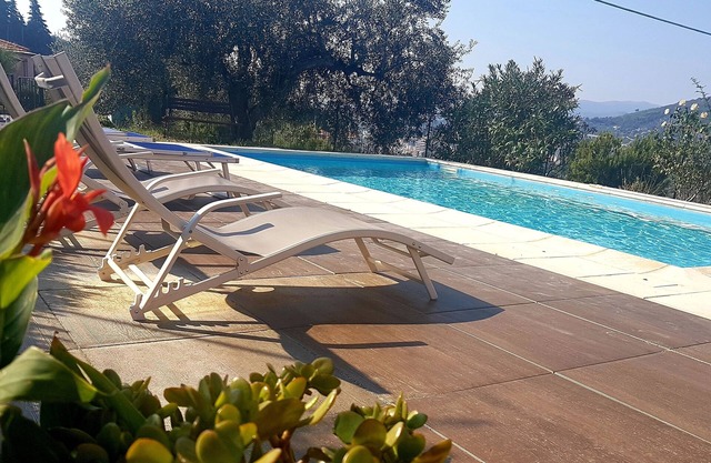 Apartment in villa with pool, garden, large terrace, free Wifi