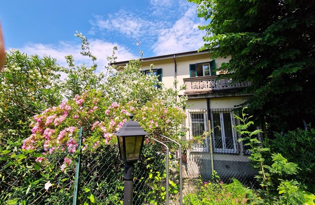 Apartment in villa with large terrace and private garden.