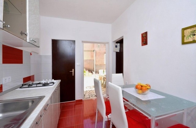 Apartment in Žuljana with Terrace, Air condition, WIFI (3558-5)