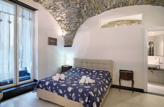 Apartment 'Inglese, Borgo Dei Pescatori' with Private Terrace, Balcony and Wi-Fi