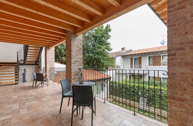 Apartment 'Bilocale - Isola Del Garda' with Shared Pool, Wi-Fi and Air Conditioning