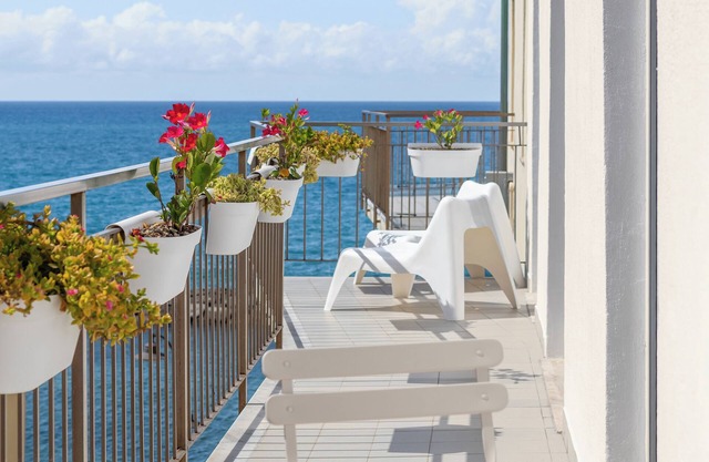 Apartment With Wonderful View On Flowers Riviera