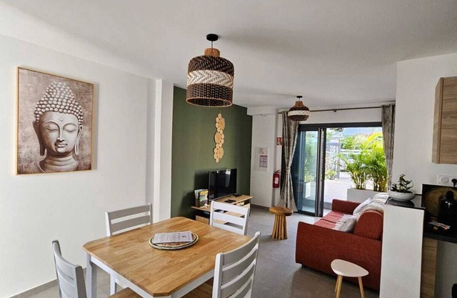 Apartment Joly brise 3 in Terre Sainte near small beach/CHU