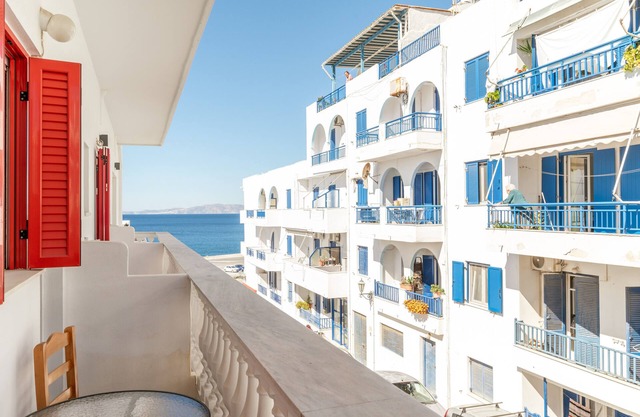 Apartment 'Kleris 3 Tinos' with Sea View, Wi-Fi and Air Conditioning