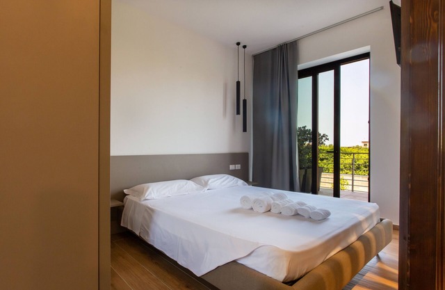 Apartment 'La Brisa Apartments - Tramontana' with Private Terrace, Wi-Fi and Air Conditioning