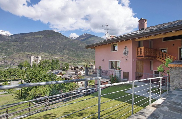 Apartment 'La Maison De Deni - Vista Montagna' with Mountain View, Private Garden and Wi-Fi