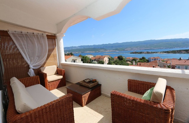 Apartment Lidija (60243-A1) - Silo - island Krk