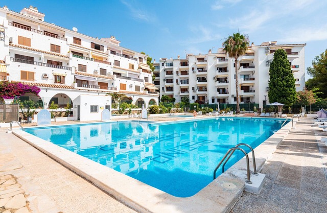 Apartment 'Los Arcos' with Shared Pool, Wi-Fi and Air Conditioning