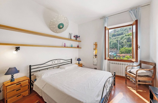 Apartment 'Luca Via Gavazzo 18' with Sea View and Shared Garden