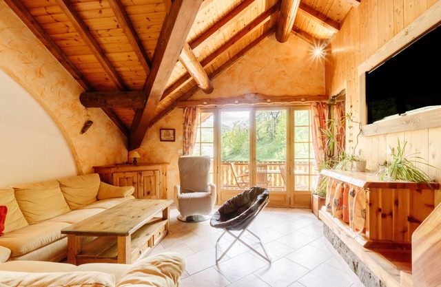 Apartment 'Lupins' with Mountain View, Shared Terrace and Wi-Fi