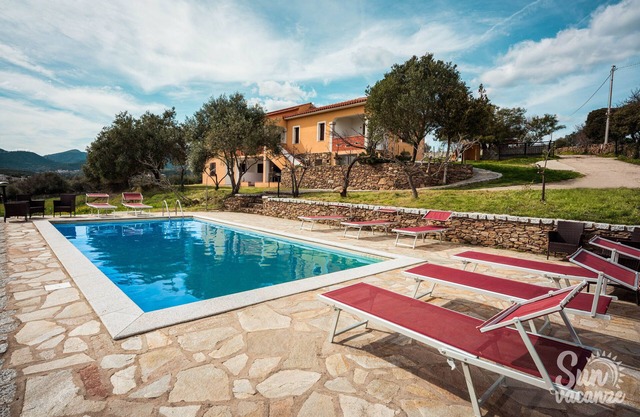 Apartment 'Malamuri 5 Sun Vacanze' with Sea View, Shared Pool and Shared Garden