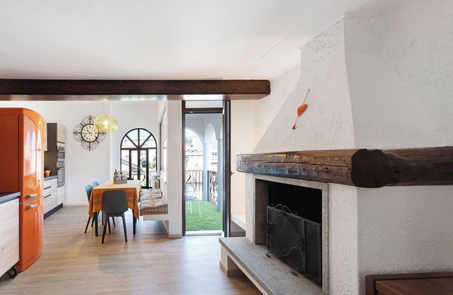 Apartment 'Mansarda Vialba' in Holiday Home with Lake View and Balconies