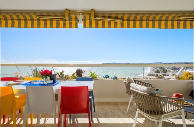 Apartment 'Marina Baie Des Anges' with Sea View, Wi-Fi and Air Conditioning