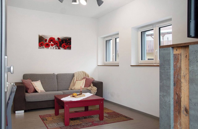 Apartment 'Mohnblume' with Private Terrace, Shared Garden and Wi-Fi