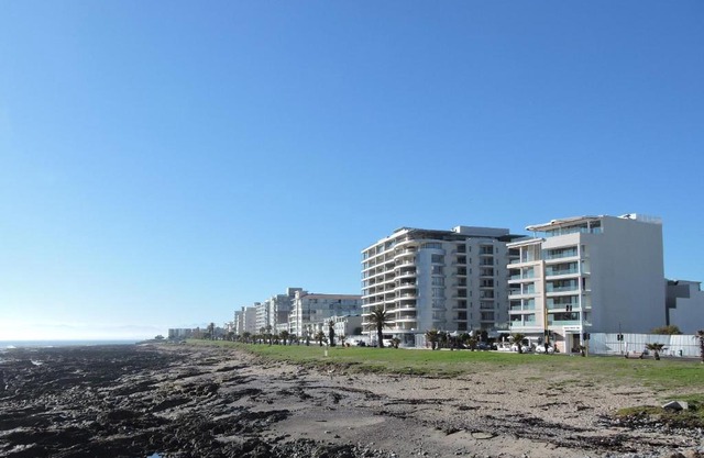 Apartment Mouille Point 27