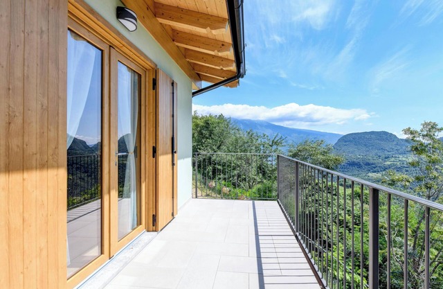 Apartment "Nonno Bigi Tulipano" with Mountain View, Wi-Fi, Balcony & Garden