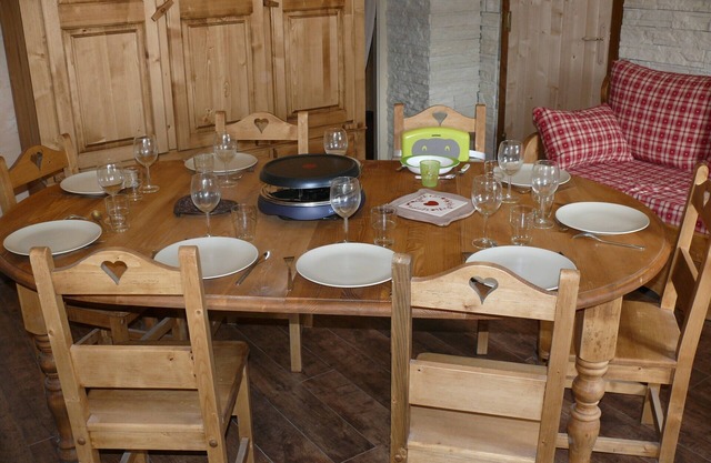 Apartment near Samoëns town center 85 m², sleeps 8 to 12, renovated in 2011