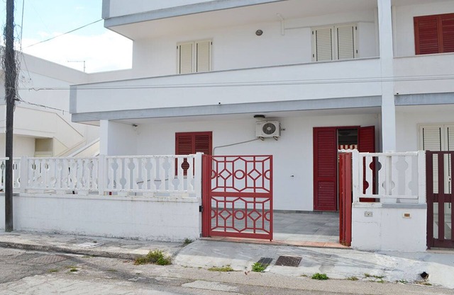 Apartment Near the Beach with Air Conditioning; Pets Allowed