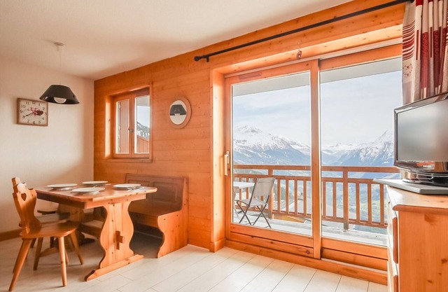 Apartment near the slopes with free WIFI and balcony