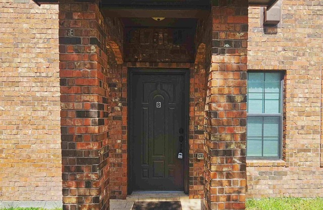 Apartment Near University