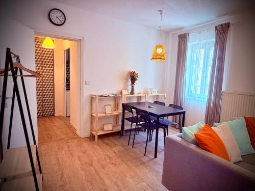 Apartment-NO elevator-Free private parking-Self check in ! Appartement-PAS ascenseur-Parking privé gratuit-Arrivée autonome!