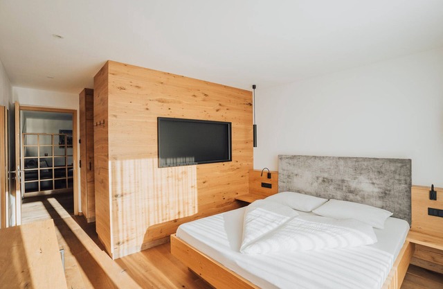 Apartment Oberegghof Hirzer with Mountain View, Pool and Wi-Fi