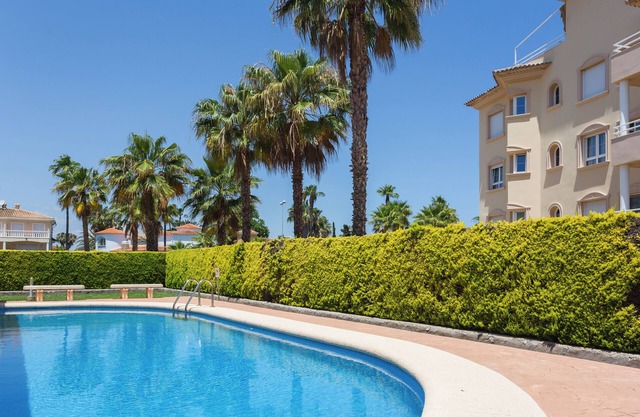 Apartment 'Par3' with Shared Pool and Private Terrace