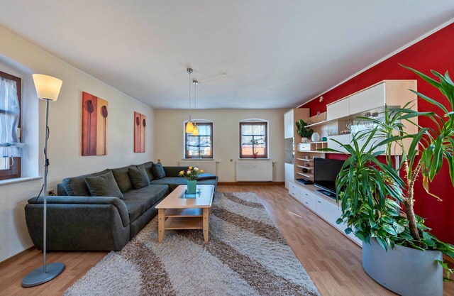 Apartment 'Pillnitzer Schlossblick' with Wi-Fi and Air Conditioning
