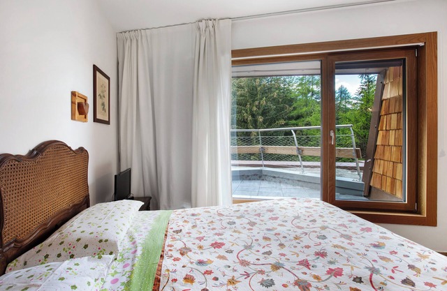 Apartment 'Pino' with Mountain View, Private Terrace and Shared Garden