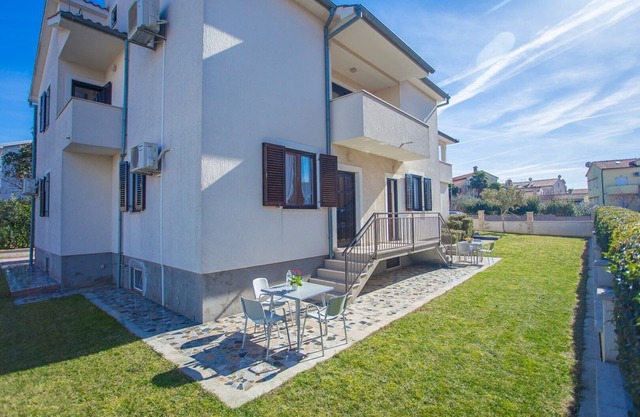 Apartment Punta IV with Garden View