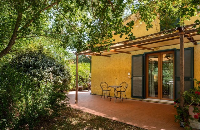 Apartment 'Rosaspina - 7' with Shared Pool, Shared Terrace and Air Conditioning