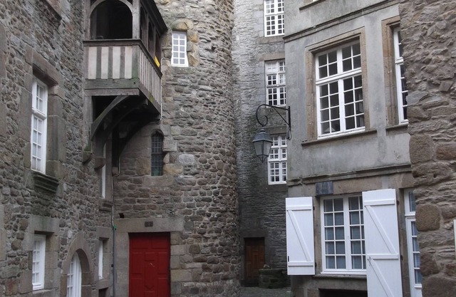 Apartment Saint Malo, intra-muros, ground floor, historic district