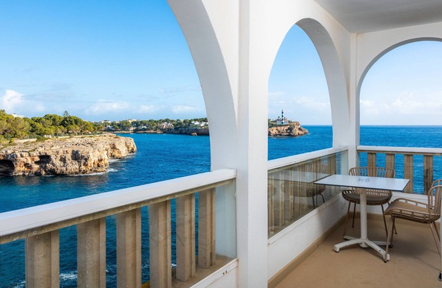Apartment 'Sea View Room 202' with Shared Pool, Wi-Fi and Air Conditioning