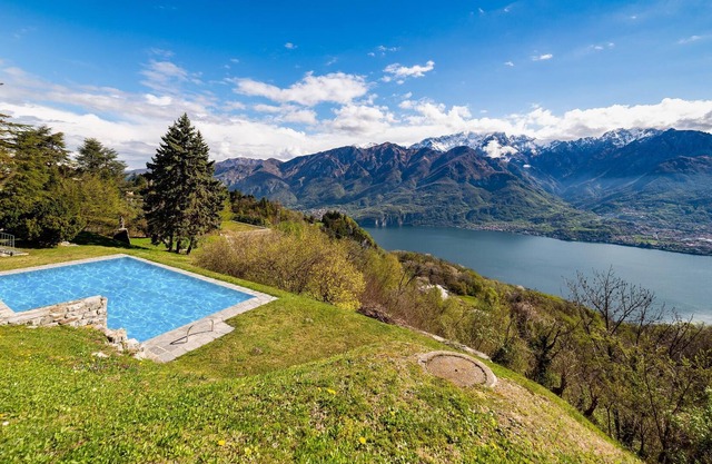 Apartment ‘Secluded Colorful Apt in Villa’ with Lake View, Wi-Fi, Terrace & Shared Pool