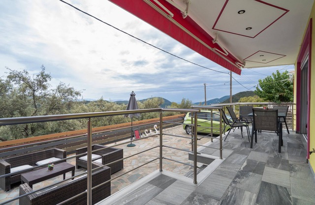 Apartment 'Spiri's House' with Private Terrace, Wi-Fi and Air Conditioning
