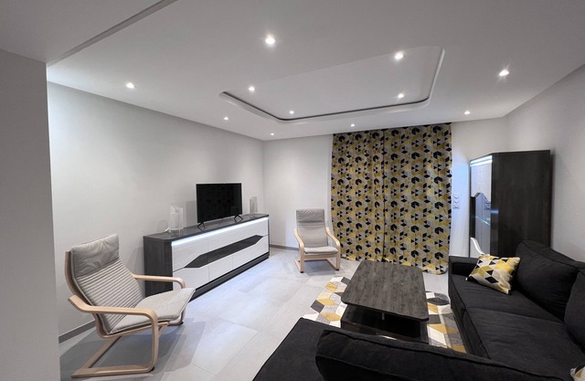 Apartment st marc ( 5 min center, moulin blanc beach and botanical garden )